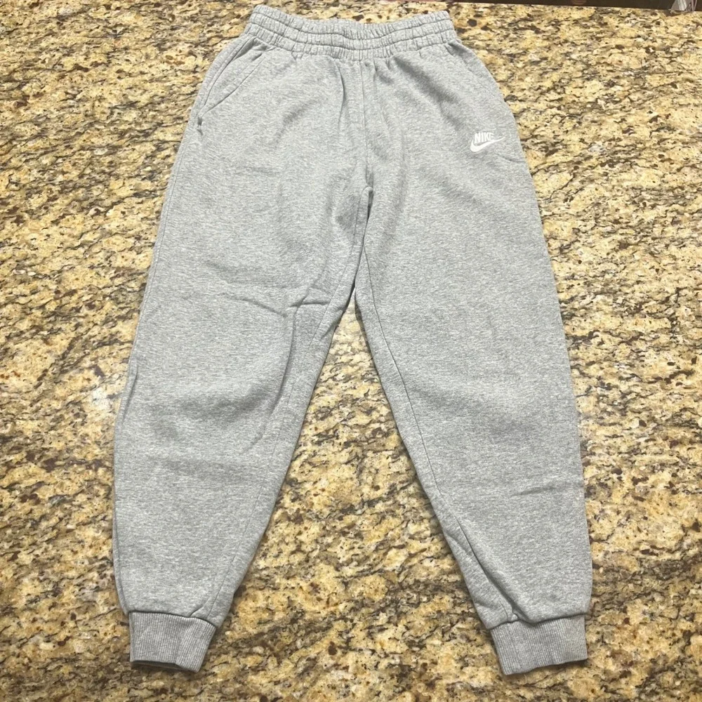 Nike Kids Sportswear Club Fleece Joggers Heather Grey Sweatpants Boys Girls